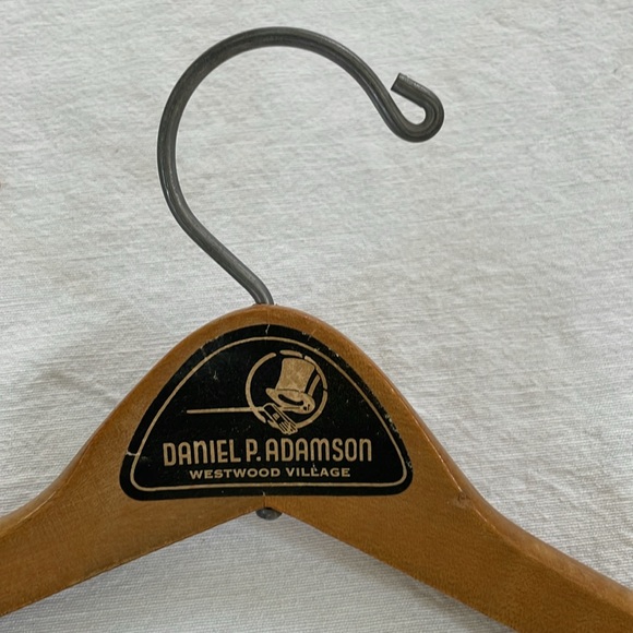 Vintage wooden hangers from Los Angeles area. - Picture 3 of 6